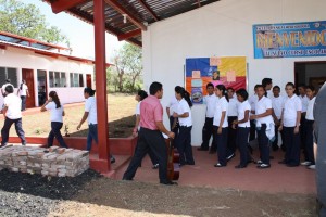 Students walk to class at Emprendedora School.